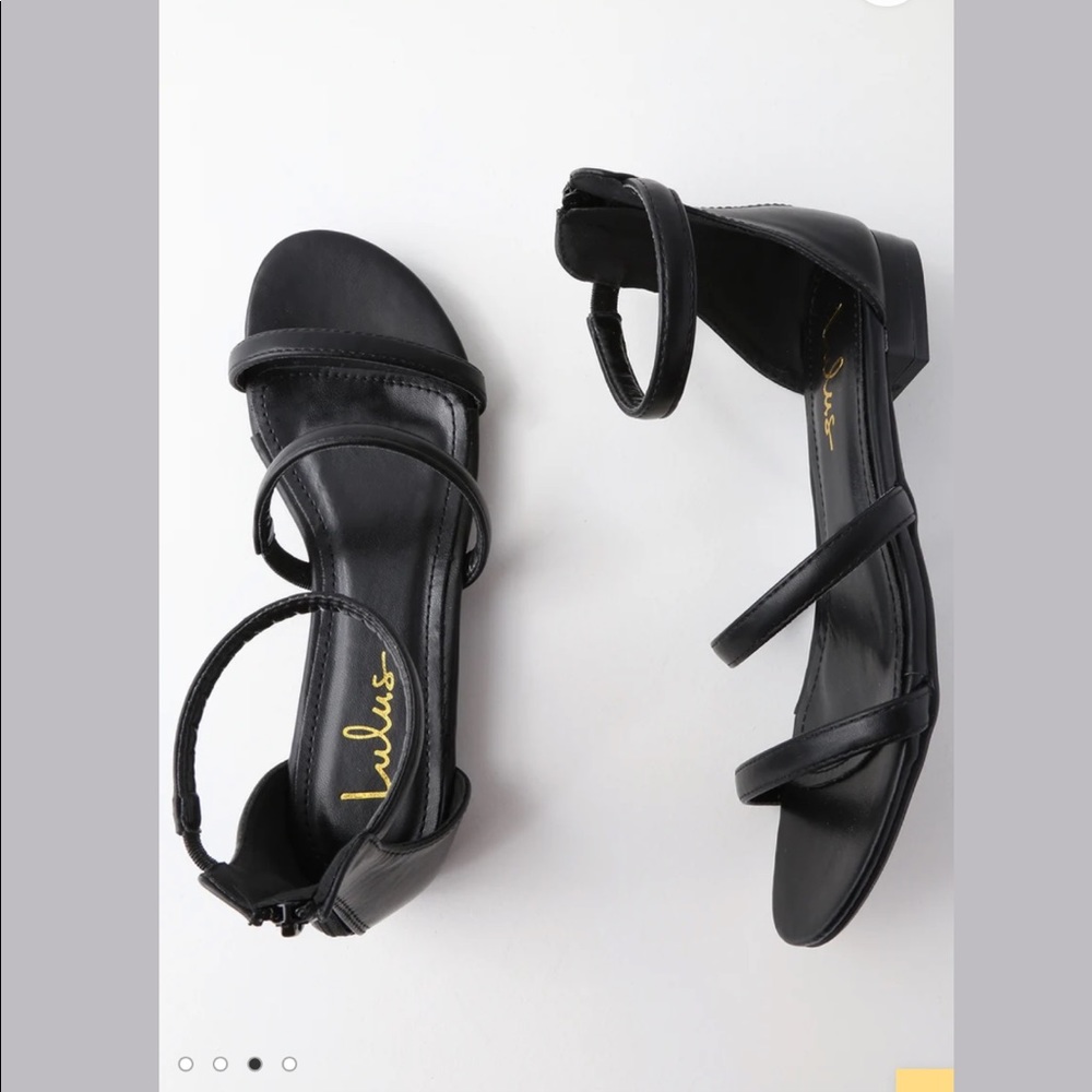 Lulu’s Black Flat Sandals